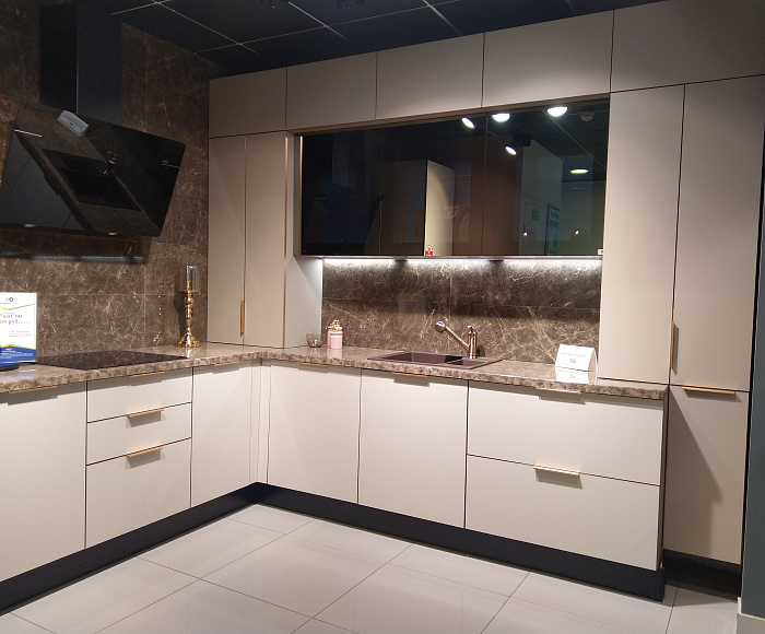 м. Дмитровская