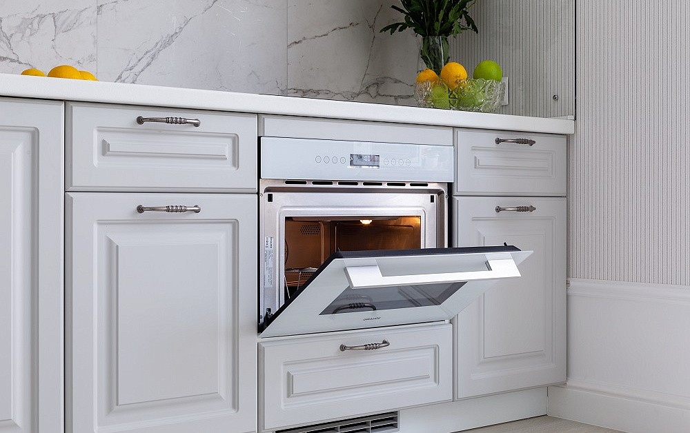 Кухня под потолок во французском стиле