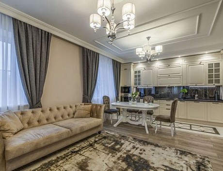 Светлая кухня в частном доме