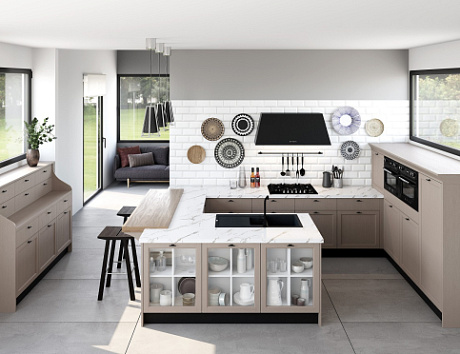 Светлая кухня в Санкт-Петербурге