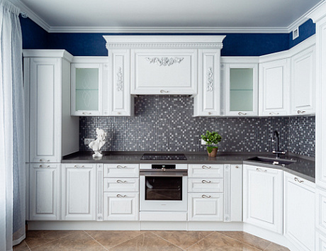 Светлая кухня в Санкт-Петербурге