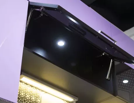 Фиолетовая кухня в Санкт-Петербурге