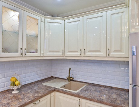 Светлая кухня в Сочи