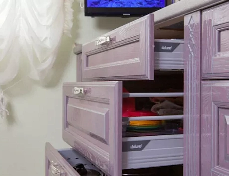 Фиолетовая кухня в Твери