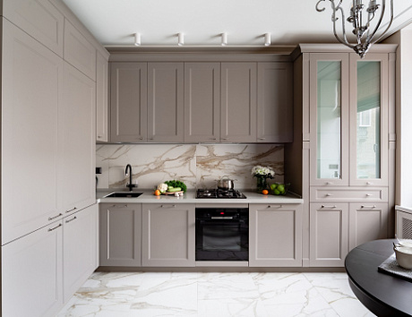 Коричневая кухня в Новосибирске