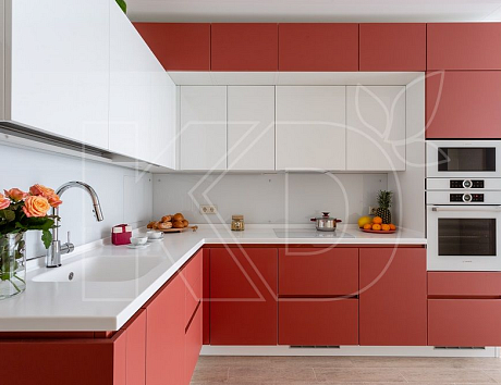Яркие угловые кухни