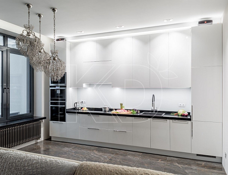 дизайн кухни белой глянцевой