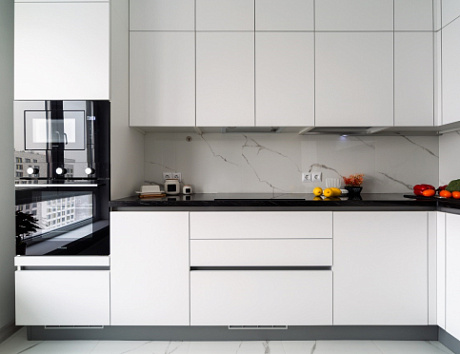 Светлая кухня в Екатеринбурге