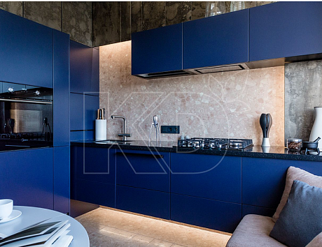 Яркие угловые кухни